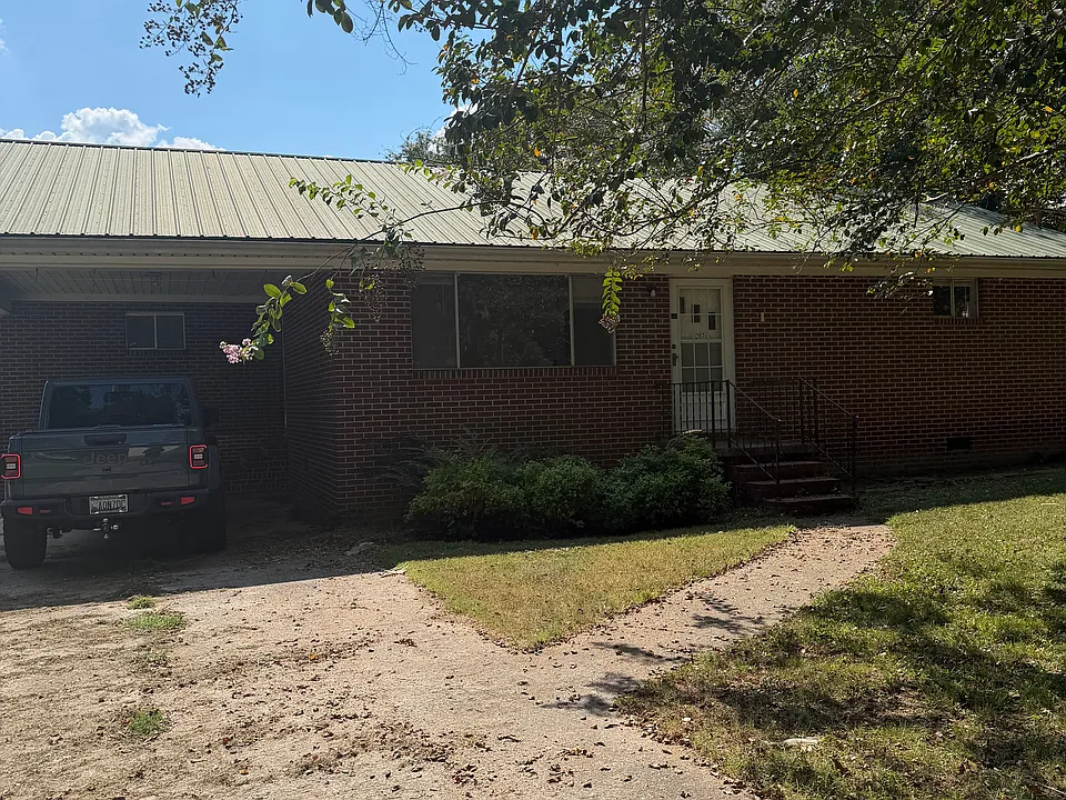 207 Kansas Ave
