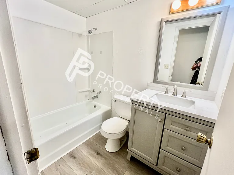 431 E 5th St — Photo 14