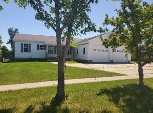 206 S Q Ave, Vinton, IA 52349