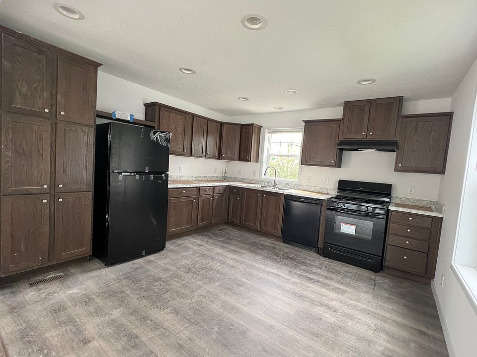 1st image of 9377 River Dr