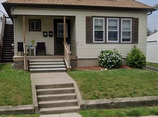 61 Orchard St FLOOR 1, Cranston, RI 02910