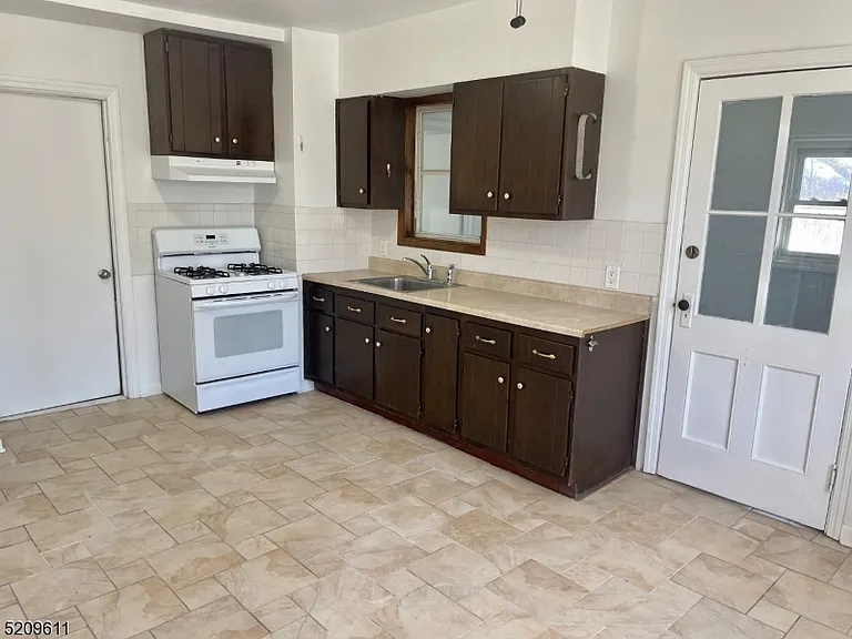 259 Speedwell Ave — Photo 4