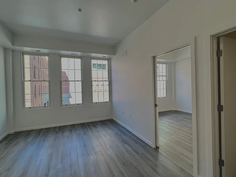 725 W Pratt St. — Photo 153