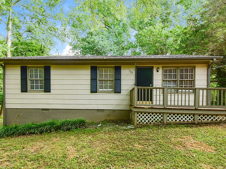 900 Orris Ln SW — Photo 1