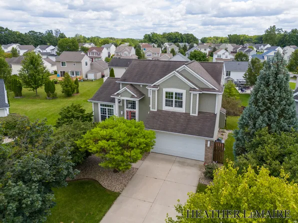 3674 Running Brook Dr SE, Kentwood, MI 49512