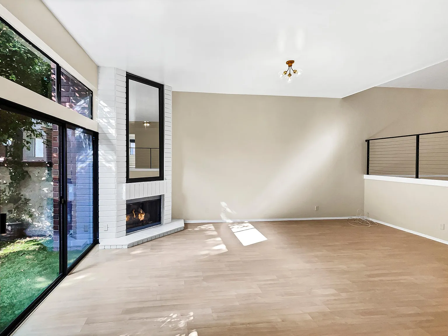 2 bed, 2.5 bath, 1912 sqft, $5,450 — Photo 4