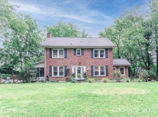 29 Chance Cove Ln, Asheville, NC 28806