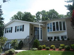 100 Buckingham Dr, Hackensack, NJ 07601