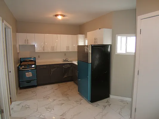 Rented by Joel Weisz, LREB | media 26