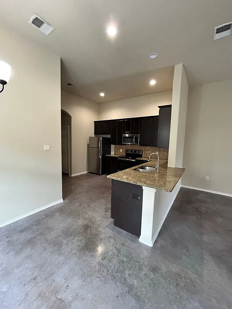 3 Bedroom Home in Up and Coming Buda — Photo 1