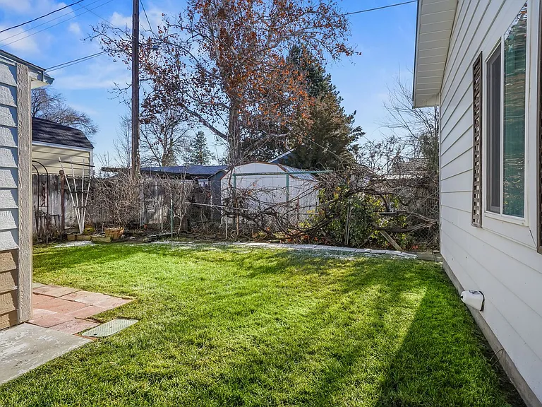 101 E Woodvine St — Photo 14