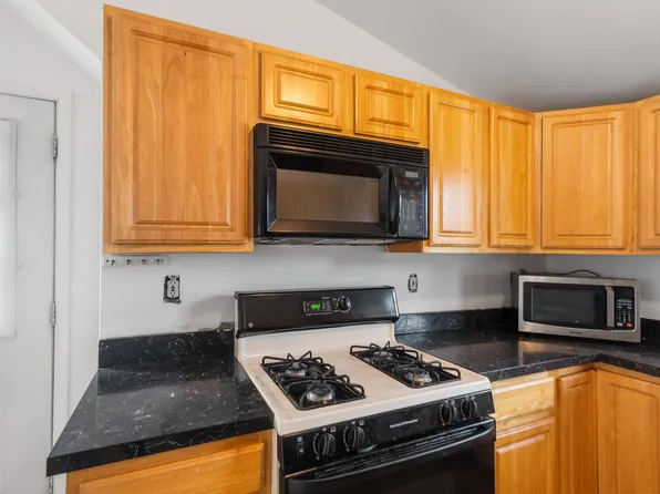 689 2nd Street image 8 of 22