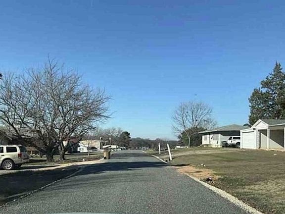 Exterior Neighborhood (street photo)