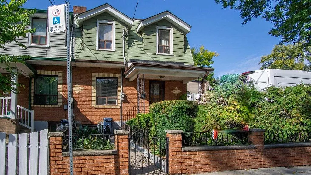 784 Adelaide Street West Toronto — Photo 1
