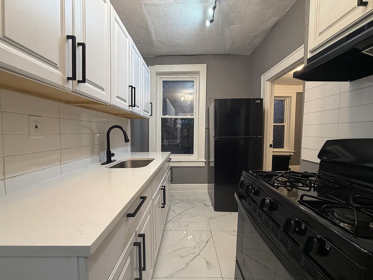 Building Photo - 717 Arlington Ave #3A