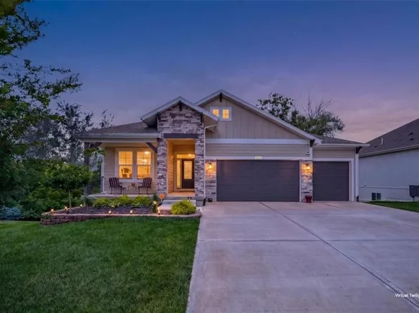 8616 Laramie St, De Soto, KS 66018