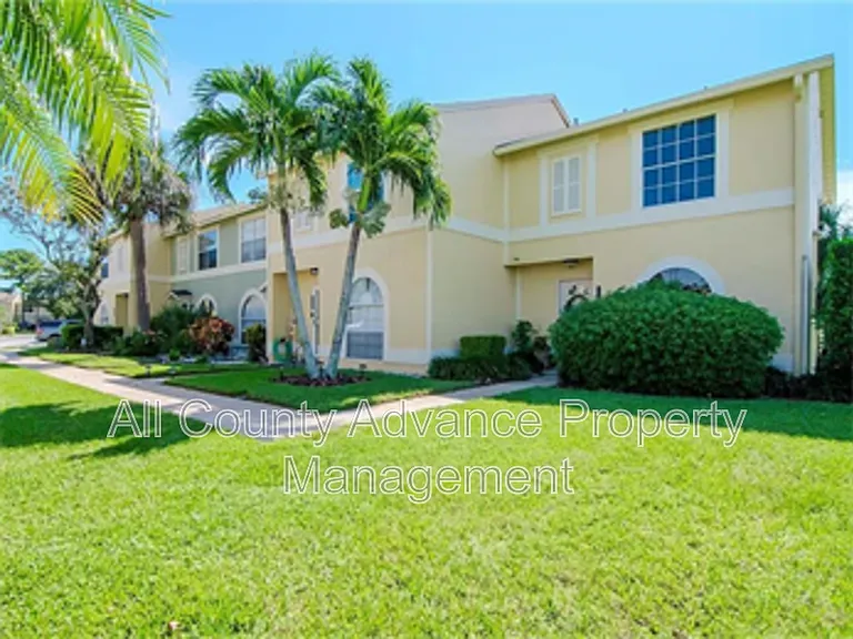 1532 Chateaux De Ville Ct — Photo 2