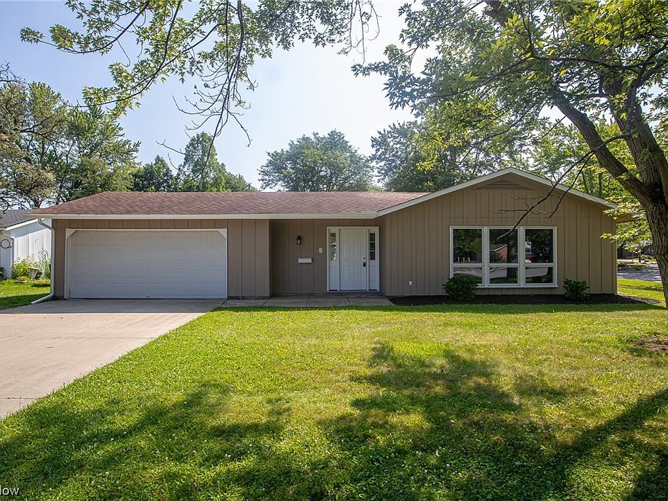 1st image of 729 Surrey Cir