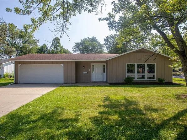 729 Surrey Cir, Berea, OH 44017