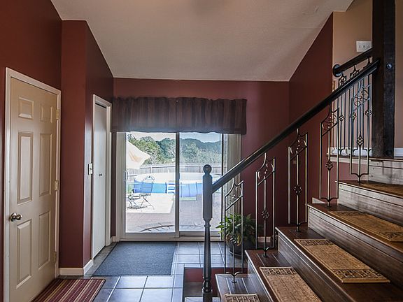 3rd image of 807 Hillway Dr