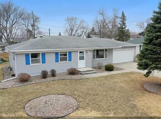 3013 Greenview Dr, Green Bay, WI 54311