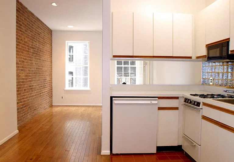 235 E 81st St #3RW — Photo 1