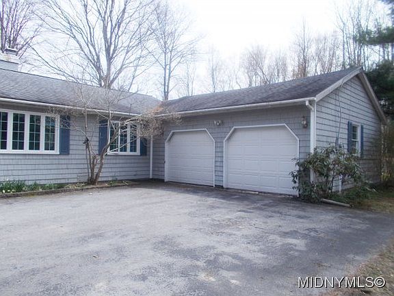 2nd image of 5637 Lovers Ln