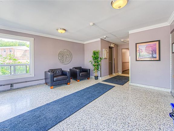 5th image of 283 Fairway Rd N #201