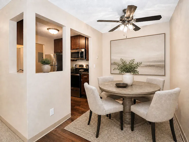 Royal Oaks Apartments — Photo 18