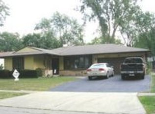 531 Magnolia Ln, Elk Grove Village, IL 60007