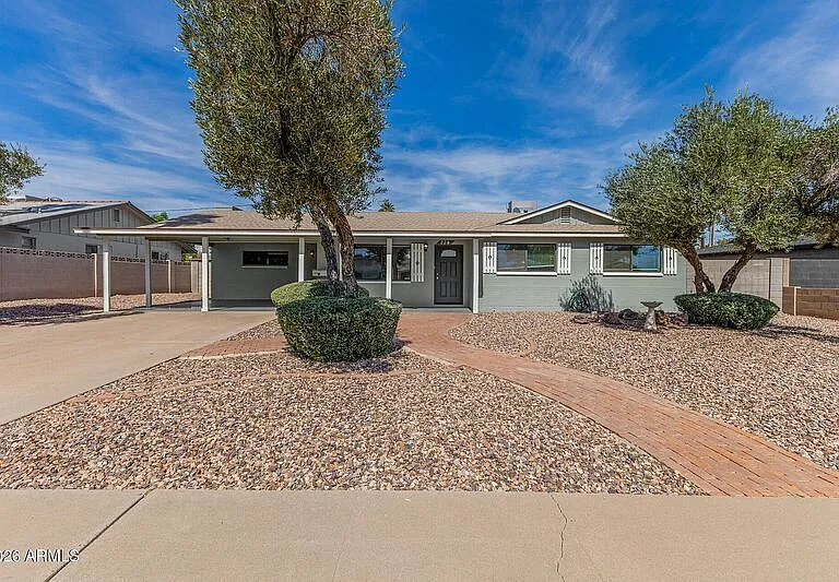 220 E McKinley St — Photo 4