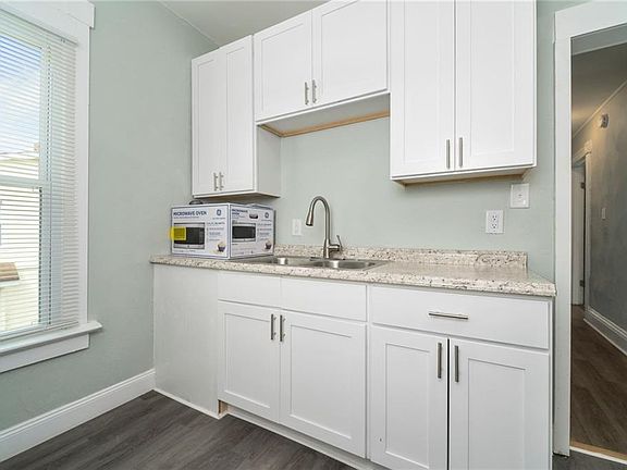 4th image of 829 E 27th St #B