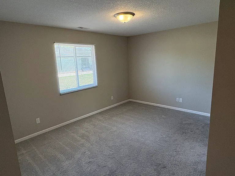 1009 N Walnut St — Photo 7
