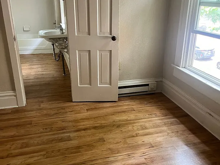 523 W Hays St — Photo 10