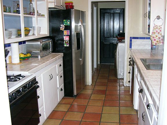 2nd image of 9654 Beverlywood St