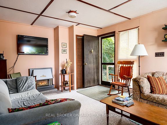 5th image of 70 Ivy Ln