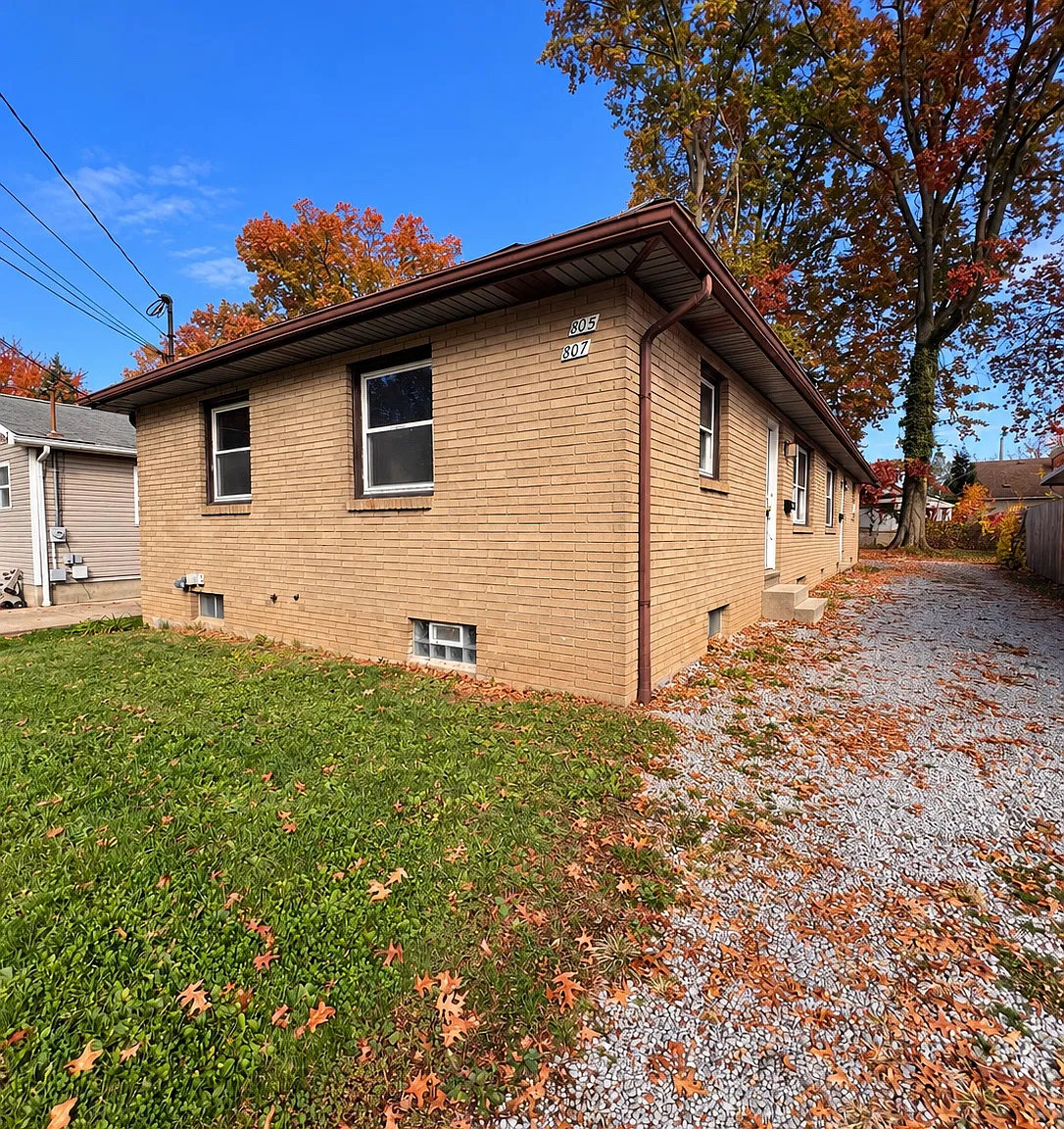 2 bed, $900 — Photo 1