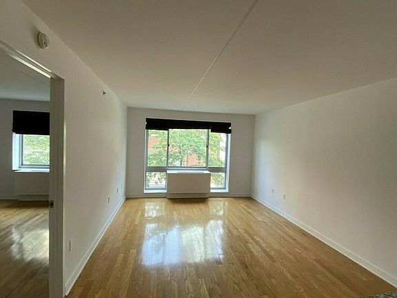 5th image of 555 W 23rd St APT N3h