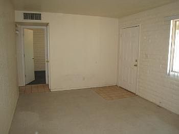 Building Photo 3