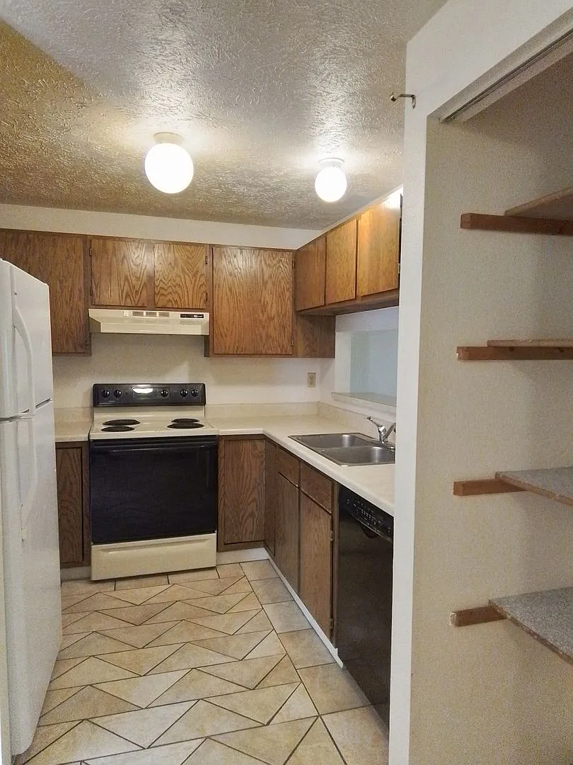 719 S. Church Unit 13 — Photo 4