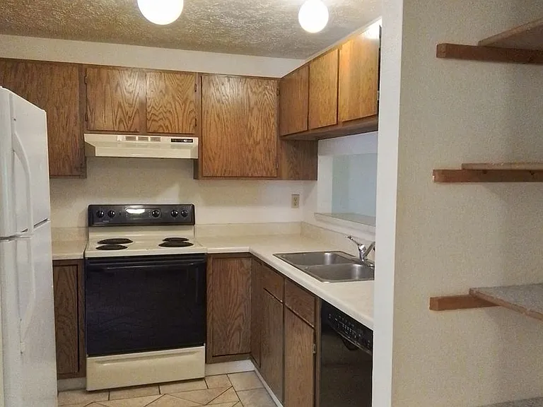 719 S Church Ave #13 — Photo 4