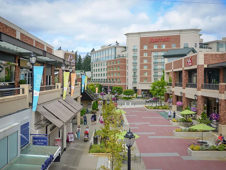Redmond Town Center is always bustling with families and professionals enjoying the outdoors, good food, coffee, and fun activities!