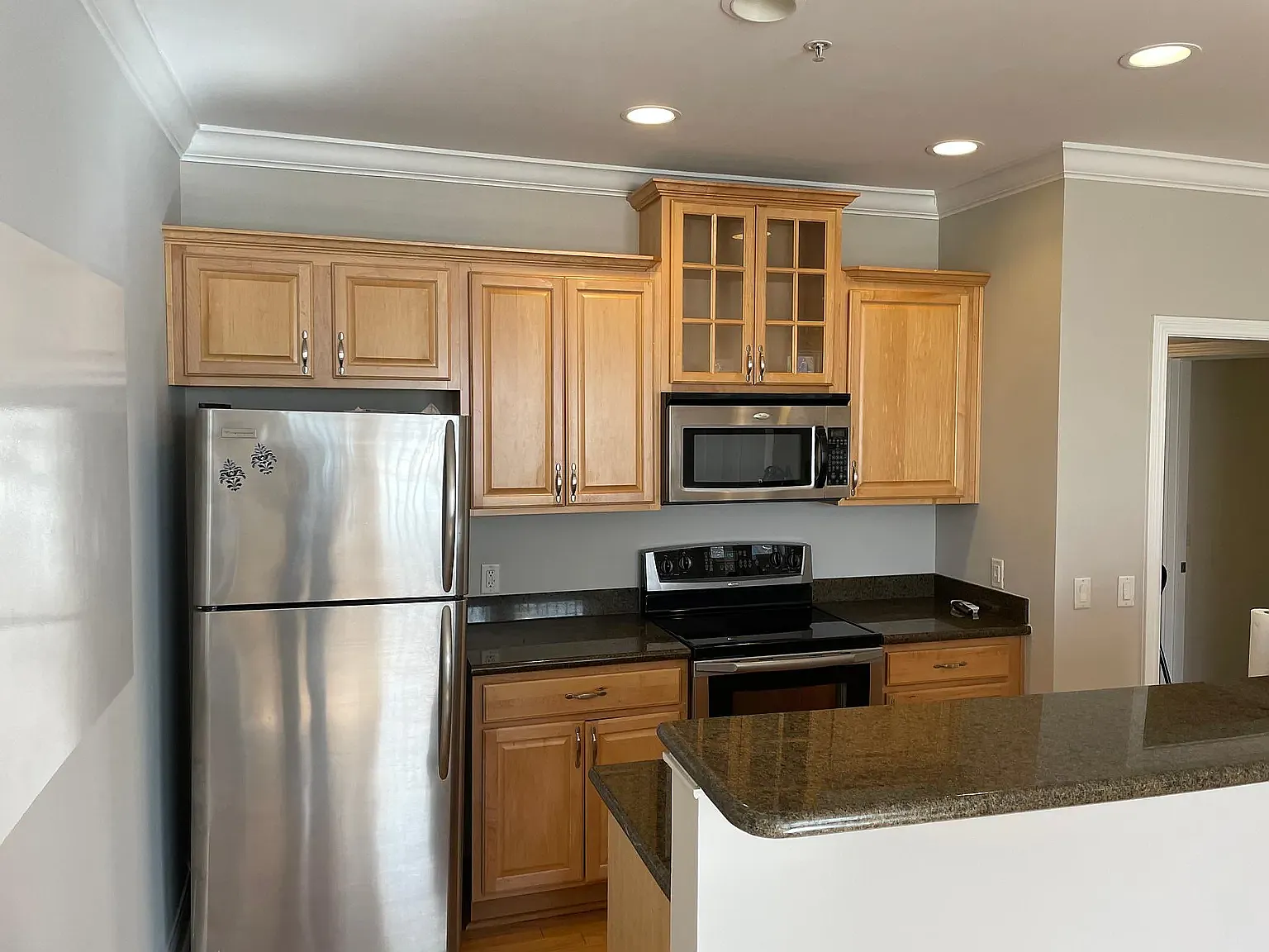 214 Stetson St — Photo 2