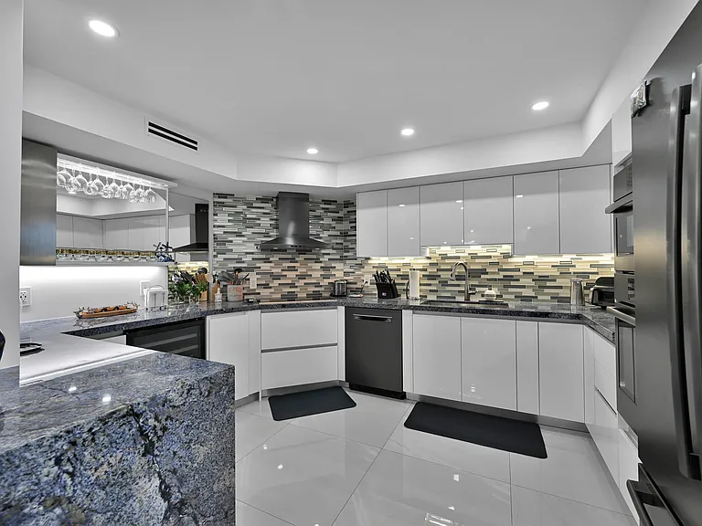 2860 S Ocean Blvd #516 — Photo 4