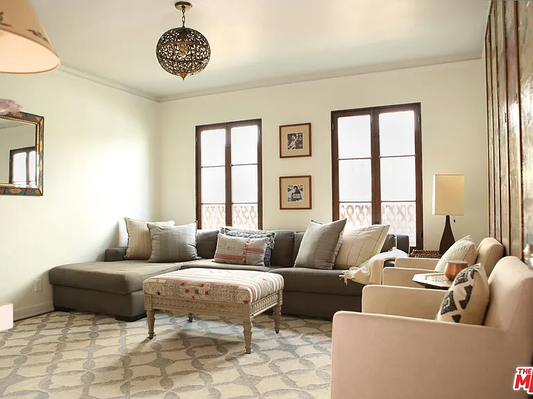 146 N La Peer Dr — Photo 11
