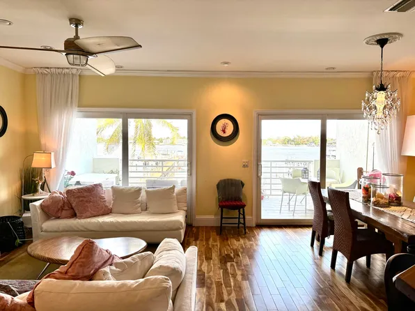 328 N Lake Dr, Lantana, FL 33462