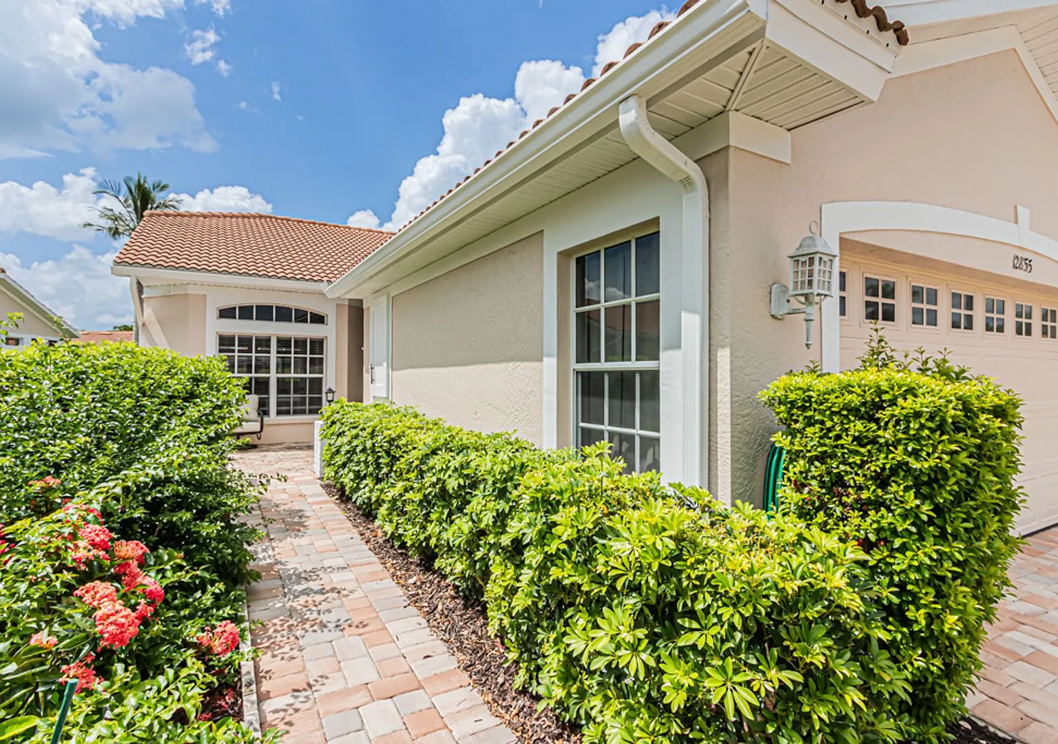 Beautiful 2-Bed Home, Dog Friendly & Resort-Style Amenities Available for Annual Rental! — Photo 1