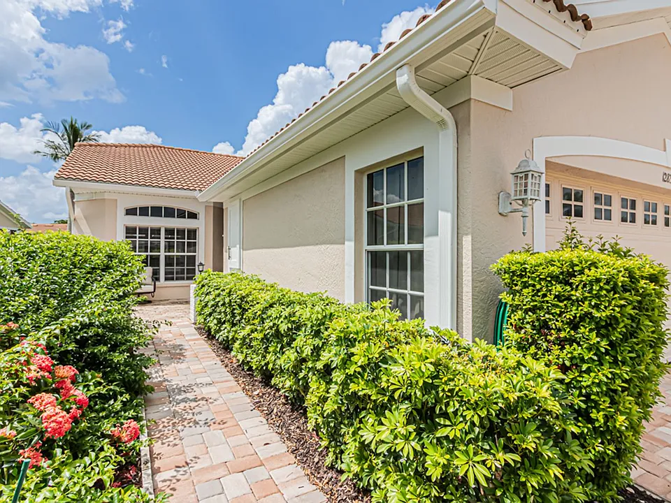 12855 Devonshire Lakes Cir