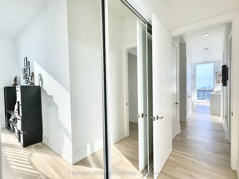 39 Roehampton Ave #4603 — Photo 27