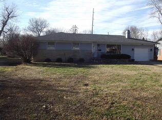 37 Crestview Dr, Chatham, IL 62629